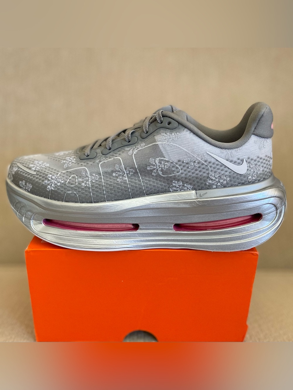 Size 10 - Nike Vomero Premium Fleur De-Lis Geyser Grey Peony IQ0028-001 Women’s